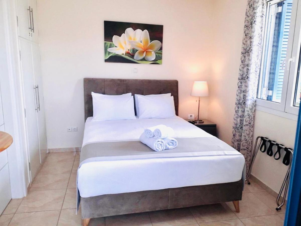 Lovely Finikounta