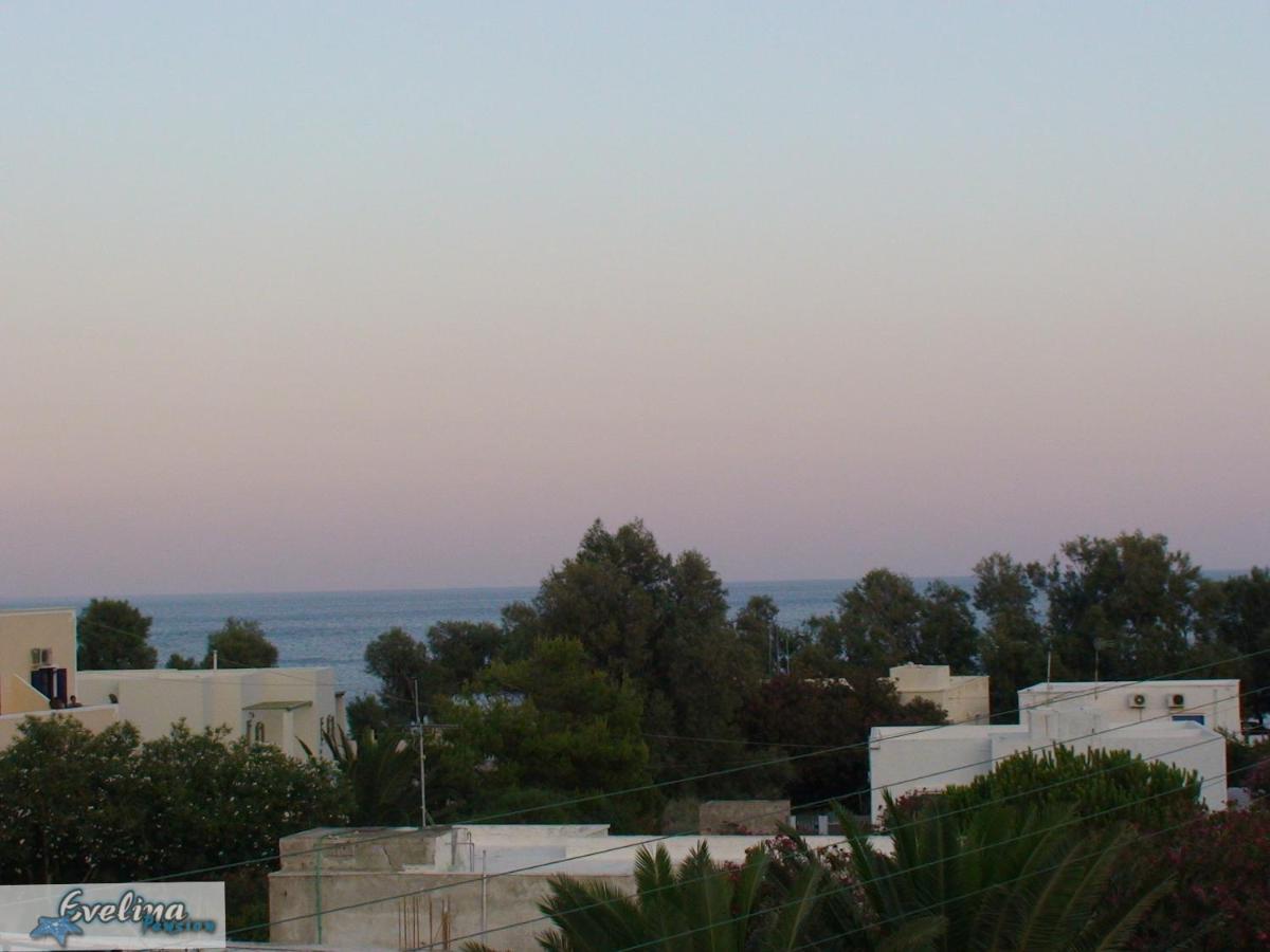 Evelina Pension: Diverse Near Black Guest house Perissa (Santorini)