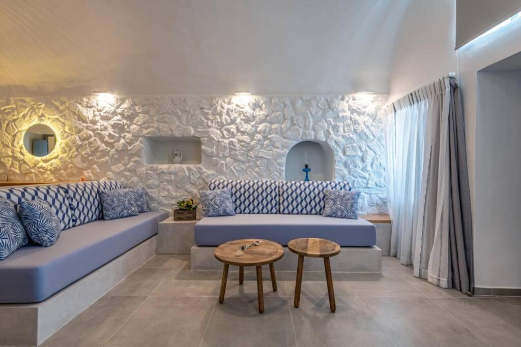 Casa Tholari Al Mare * Pera Gyalos