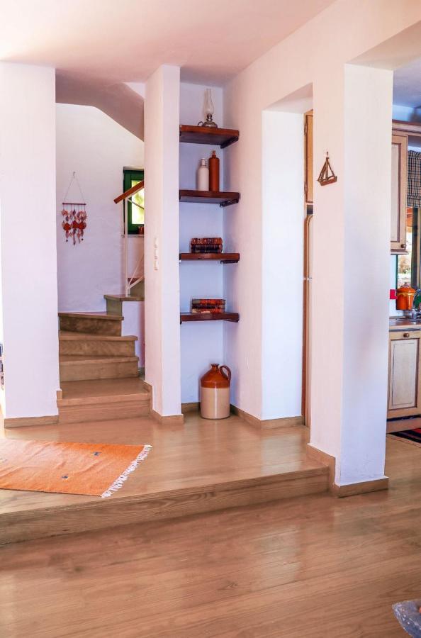 Seaside Stone Villa: Family Retreat With Pool And Terrace *