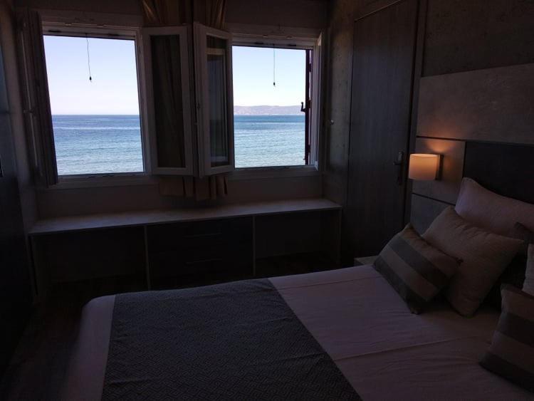 Toula * Petra (Lesbos)