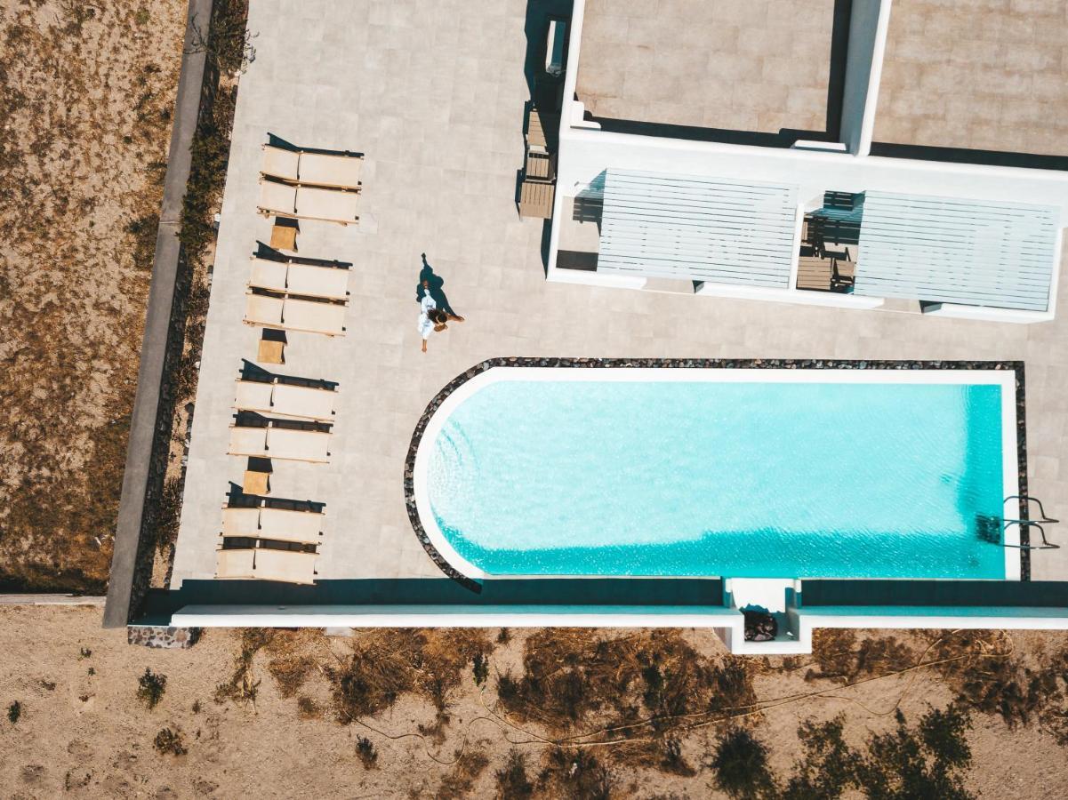 Daylight Perissa (Santorini)