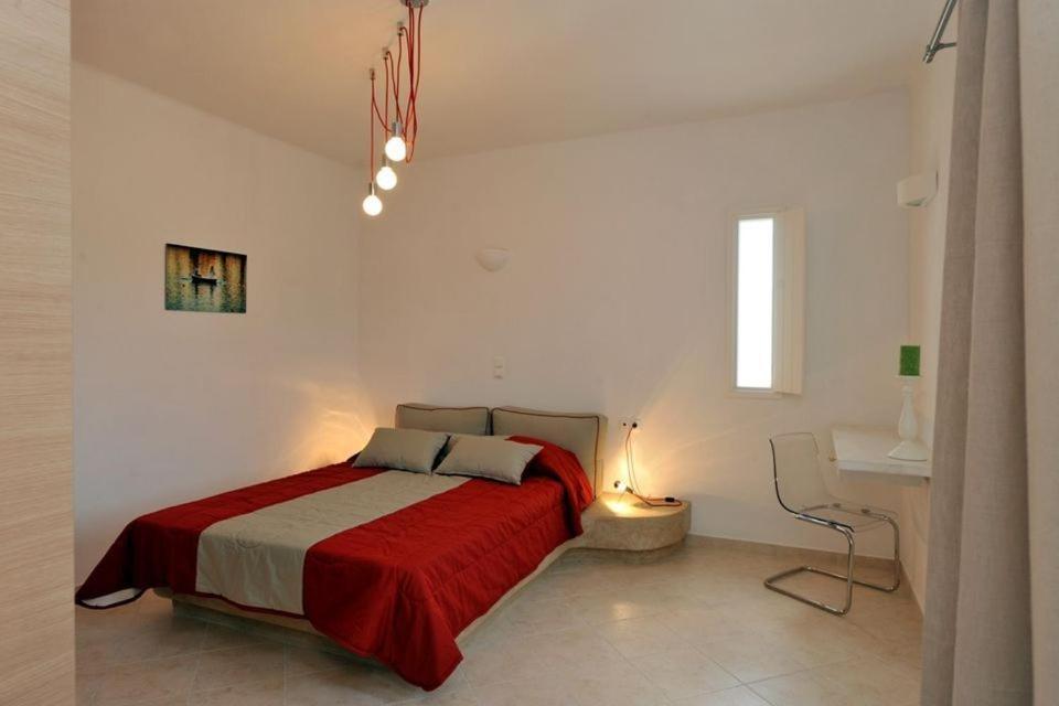 Luxury Paros Villa 1 Bedroom Villa Vrachian Earth Private Jacuzzi Beautiful Views Naousa Parikia (Paros)