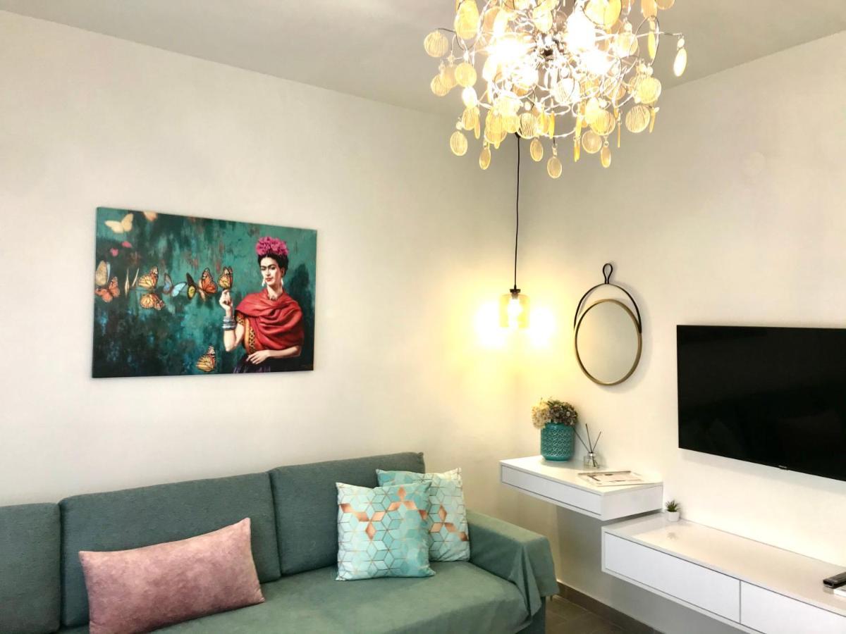 Under The Aqueduct Boutique House