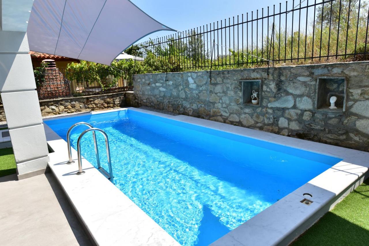 Alpha Delta Pool Palaiontsiflikion