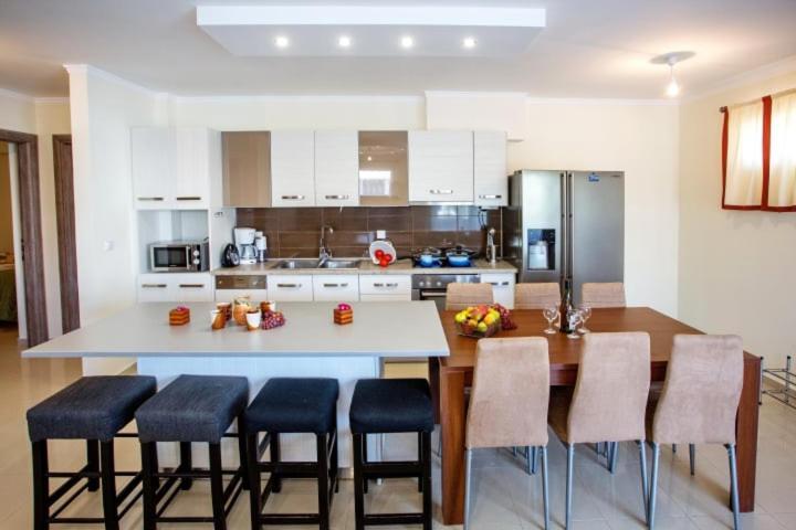 Apartment E & M *