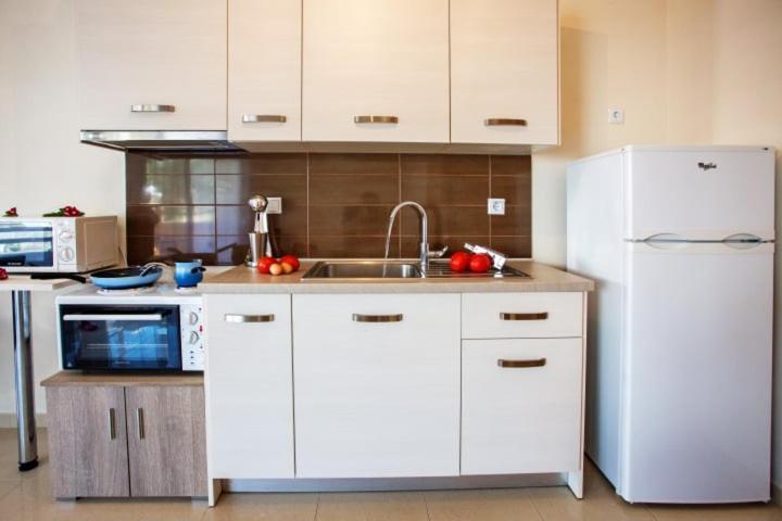 E & M Apartment
