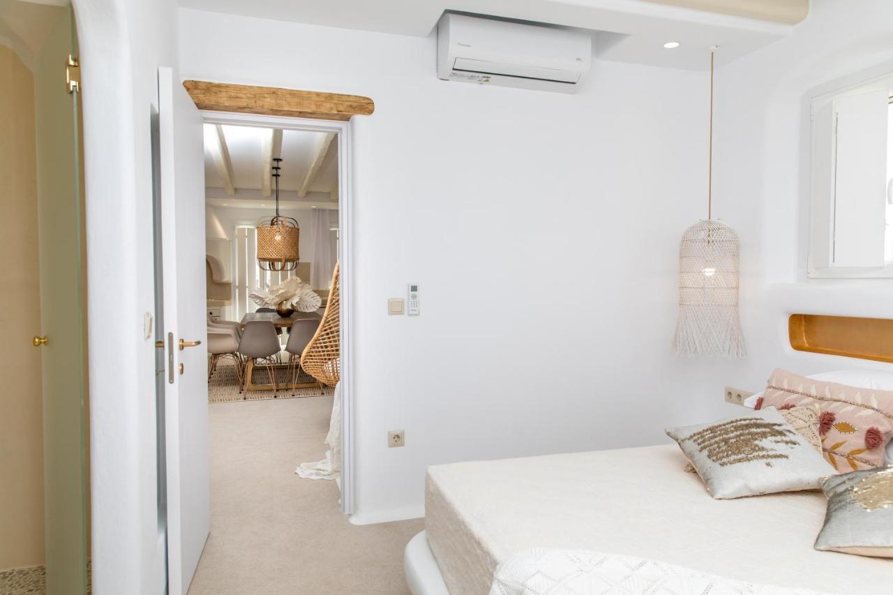 Villa Gold & White Maragkas
