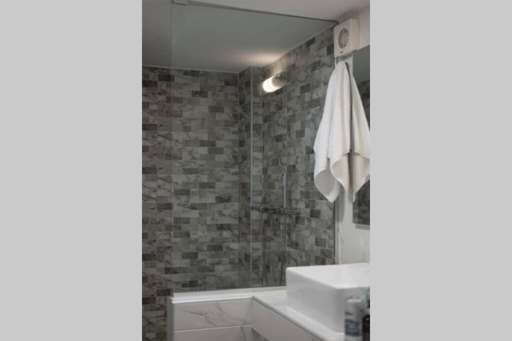Hh Bluewater Apartment Logaras