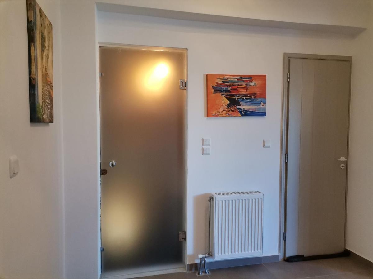 Chez Kiki Et Ioannis Engares