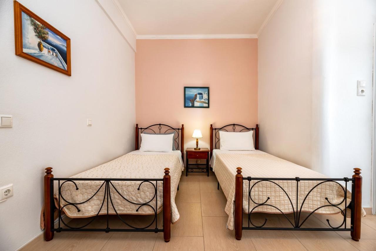 Hotel Thira *