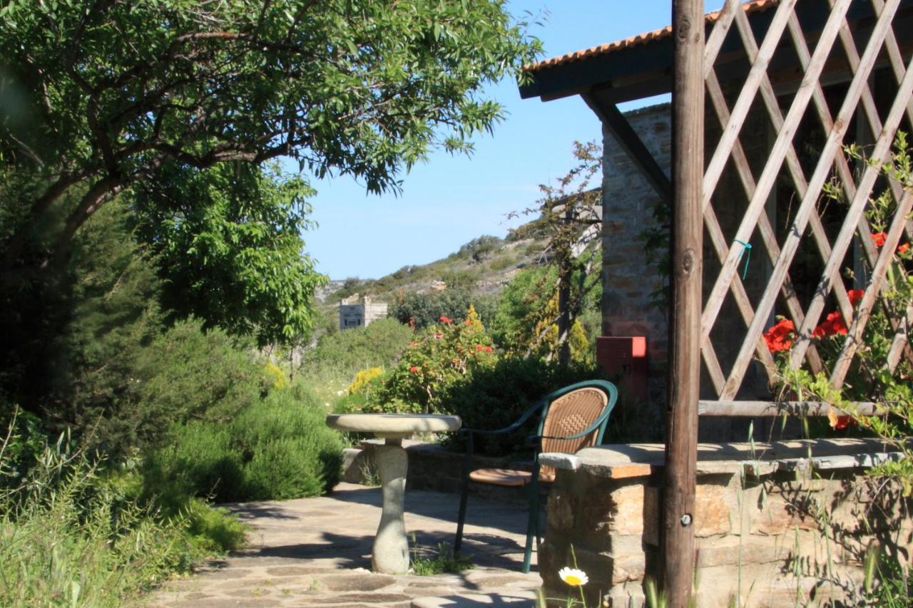 To The Garden Country house *