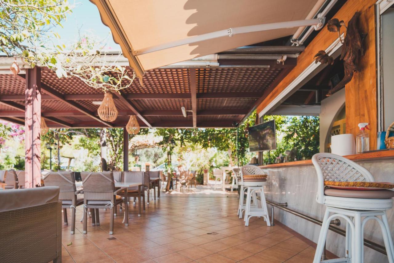 Dionyssos Village Aparthotel *
