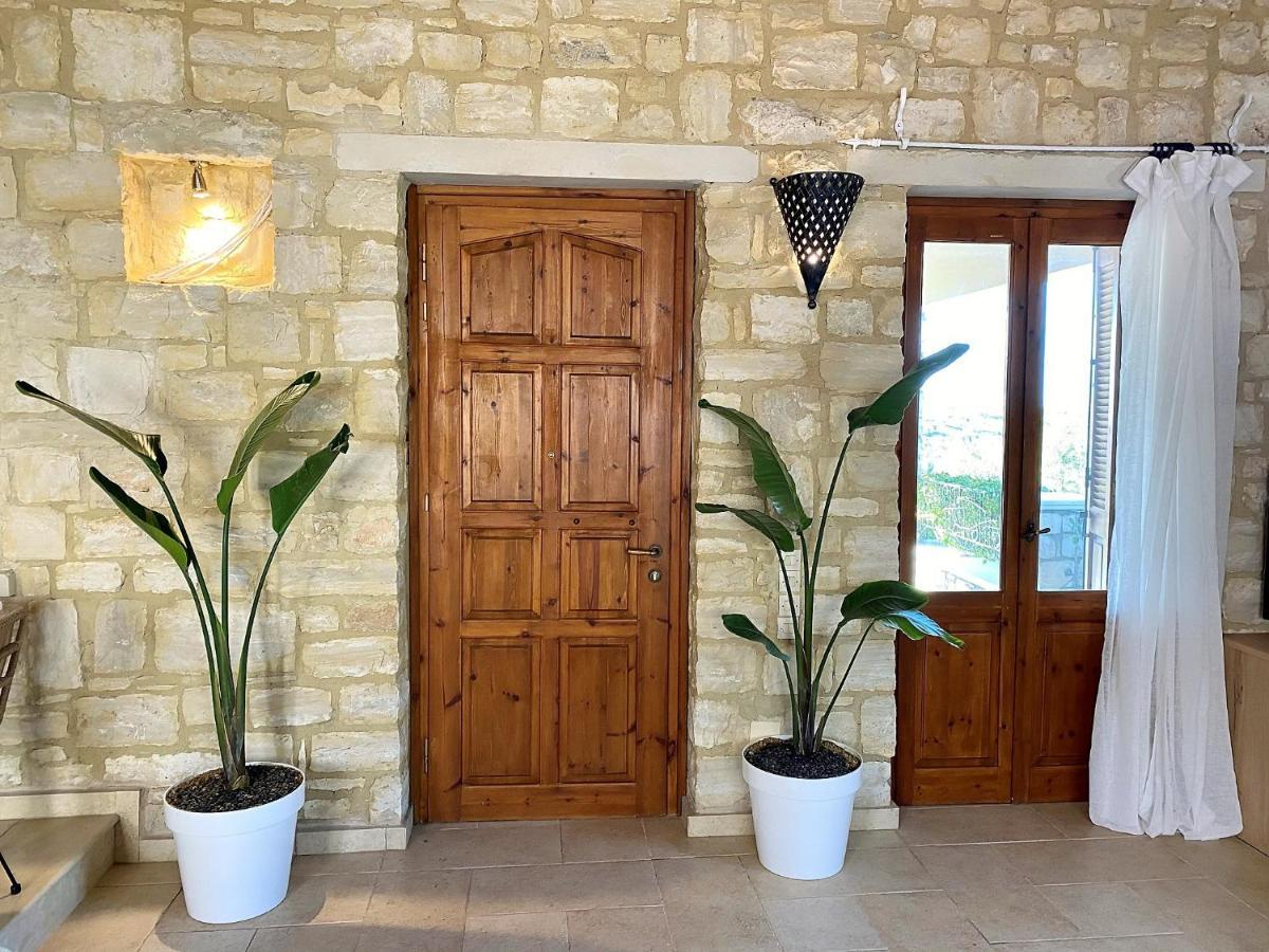 Eros Villa