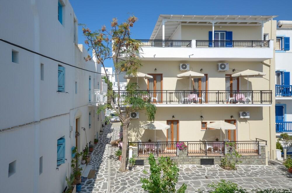 Panormos And * Naxos City