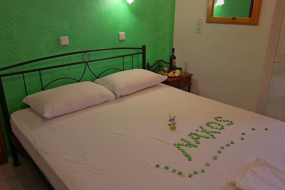 Katerina Babis Aparthotel 2*