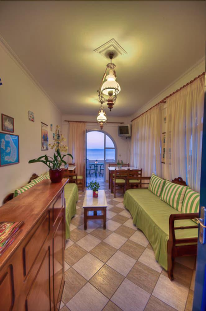 Guest house Artemis Village Karterados (Santorini)