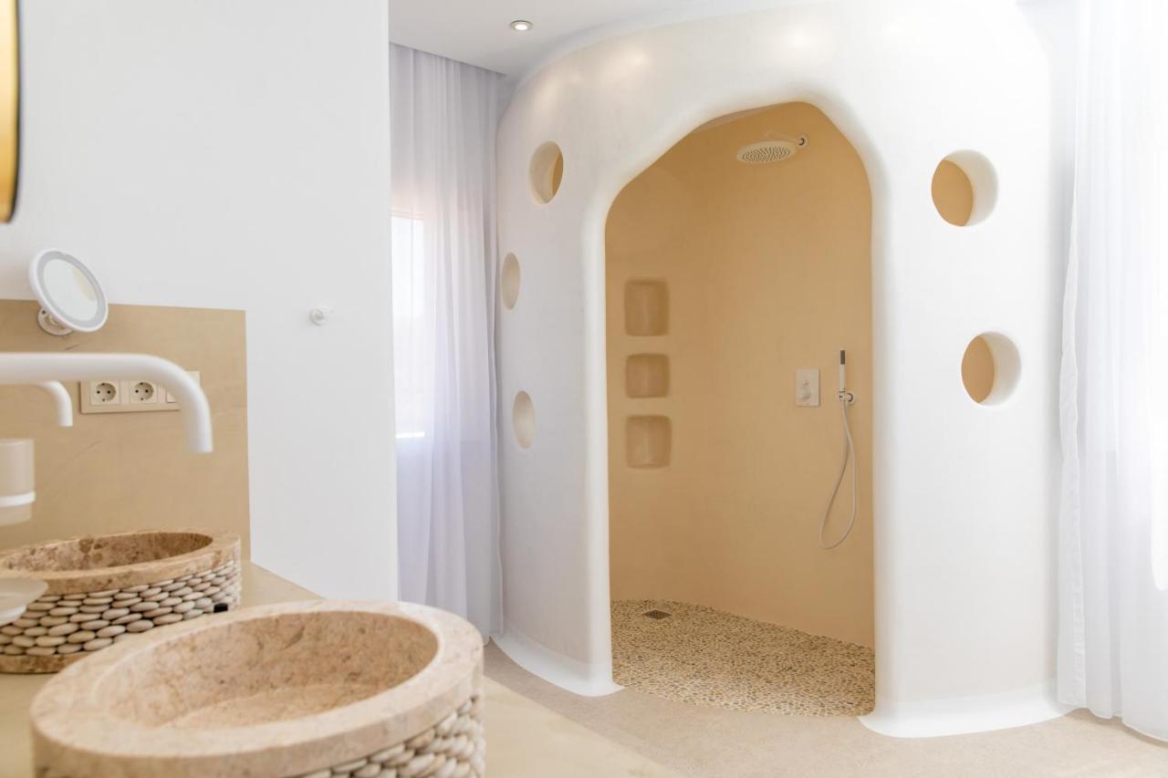 Gold & White Villa Maragkas