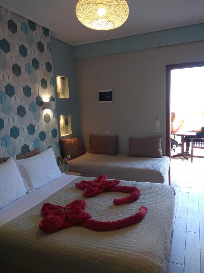 Toula * Petra (Lesbos)