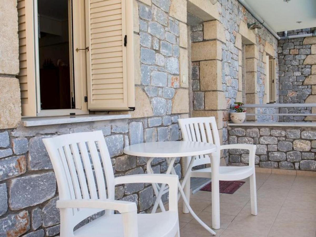 8 Furnished In For Rent. *
