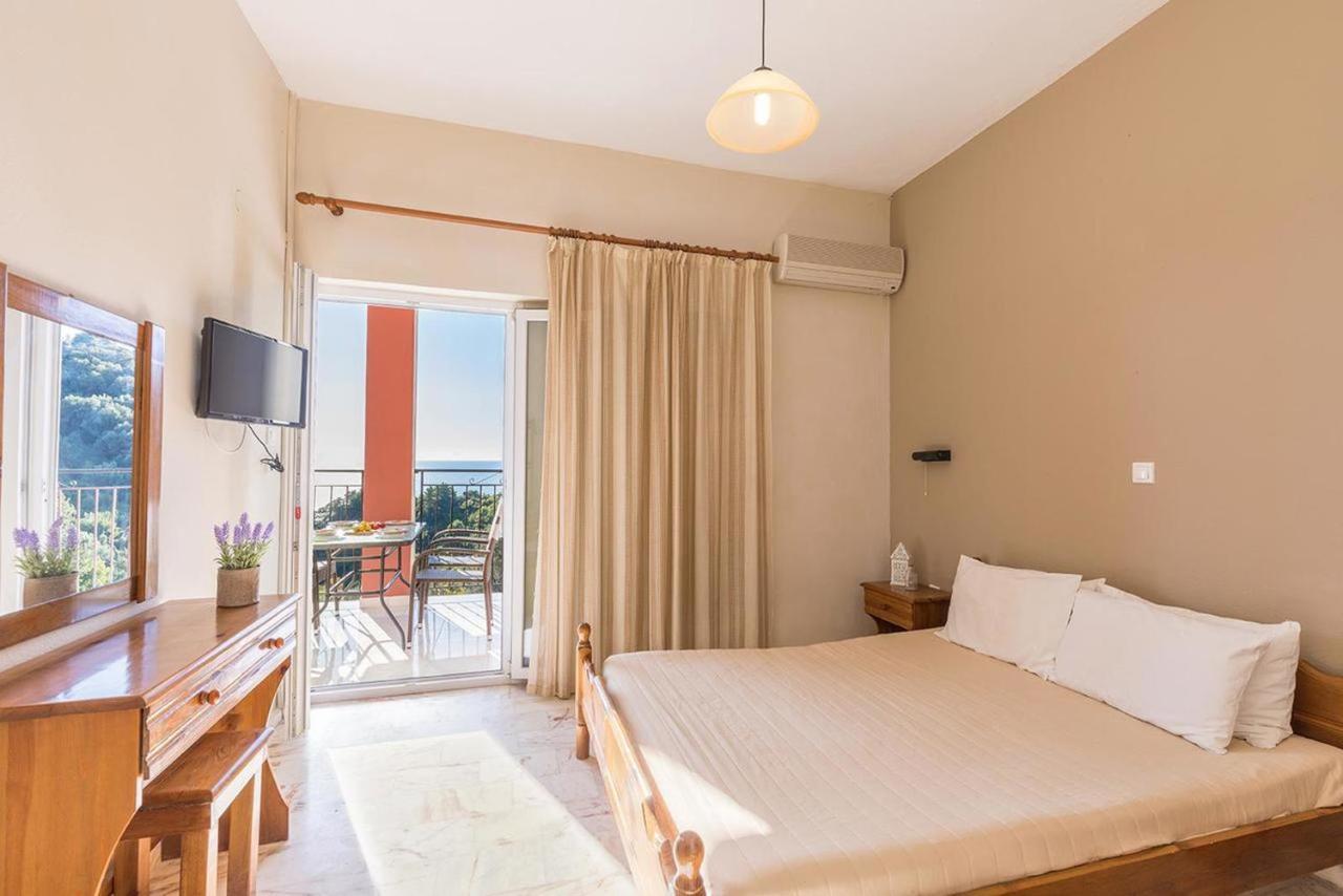 Apartment With Pool Adonis