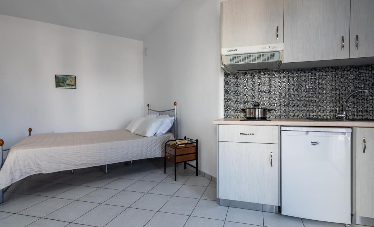 Heliovasilema Apartment Pollonia