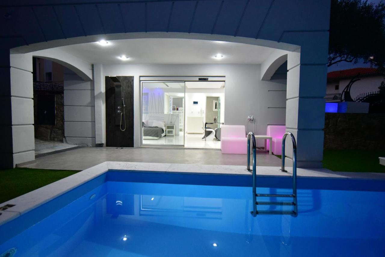 Alpha Delta Pool * Palaiontsiflikion