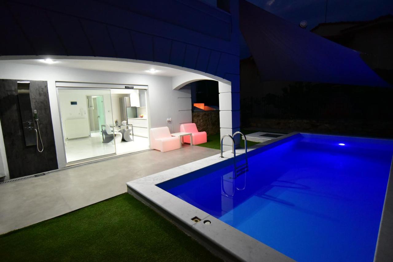 Apartment Alpha Delta Pool