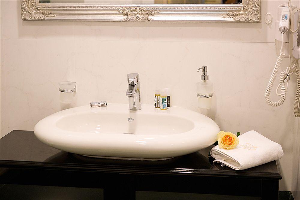 Hotel Dioni Boutique 4*