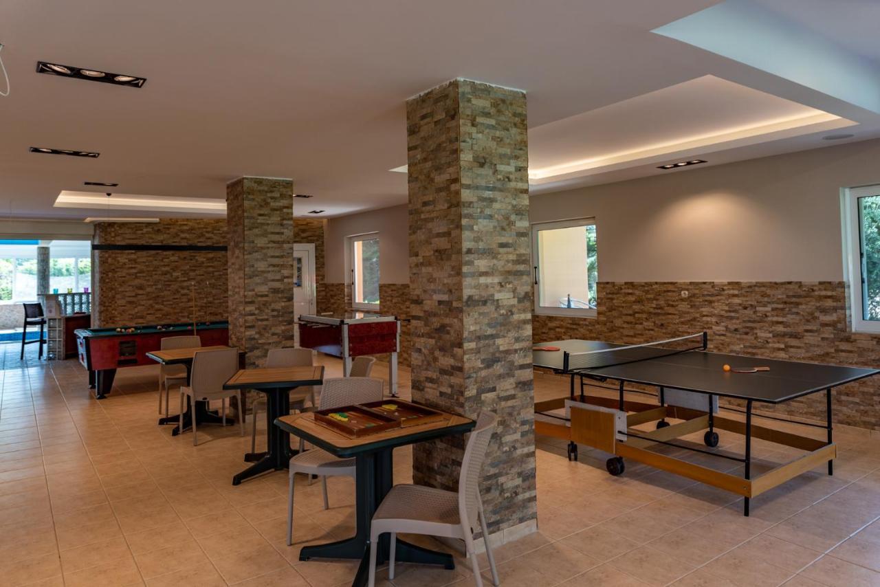 Anilio Plaza Zacharo
