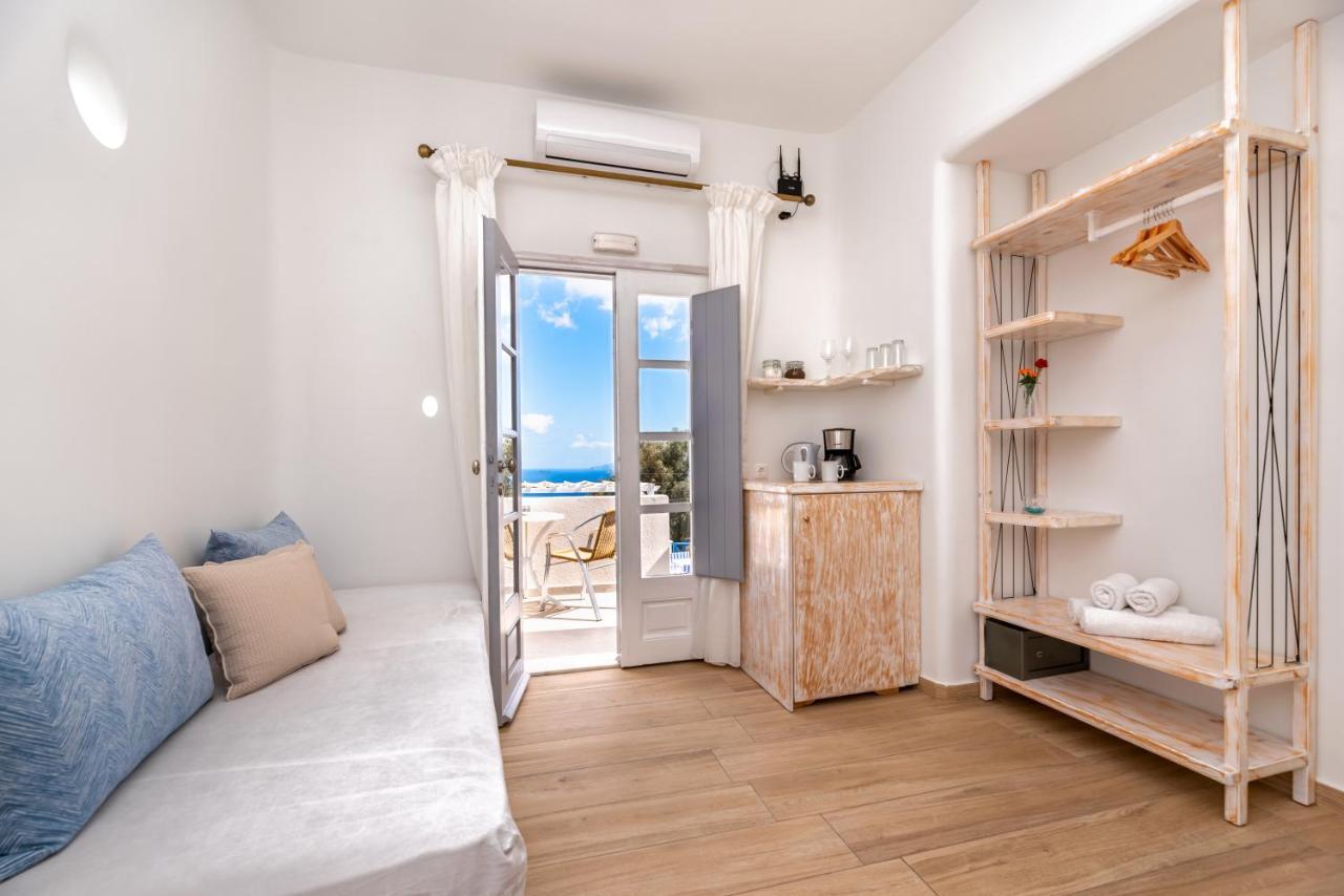 Hotel Thira *