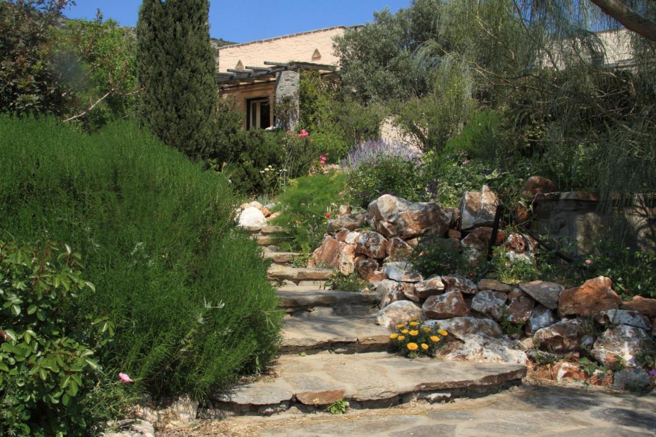 Country house To The Garden *