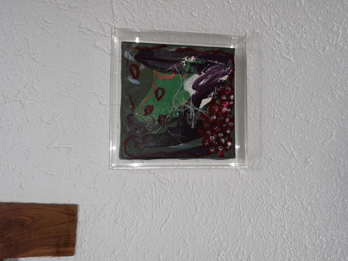 Holiday home Red Art Maisonette *