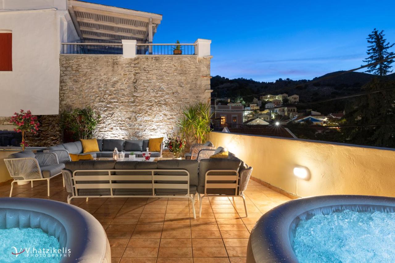 Maravelia's Guest house *
