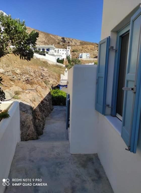 Anemoessa Serifos Town