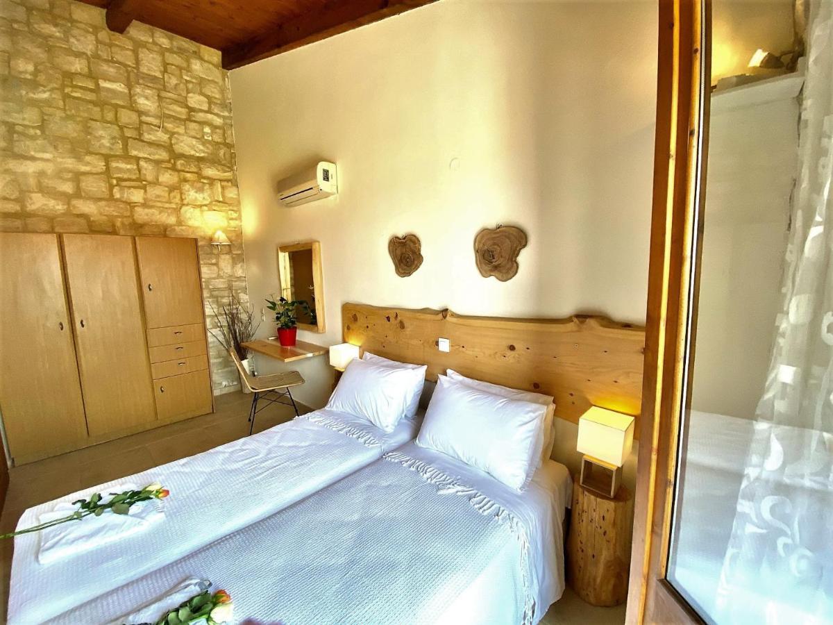 Eros Villa *