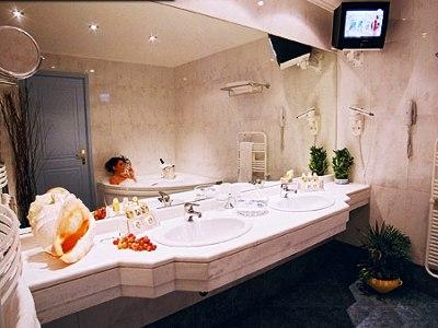 Atrium & Jacuzzi Athens