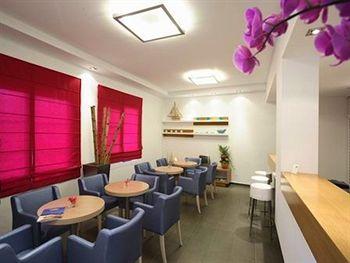 Iris Aparthotel Skiathos Town