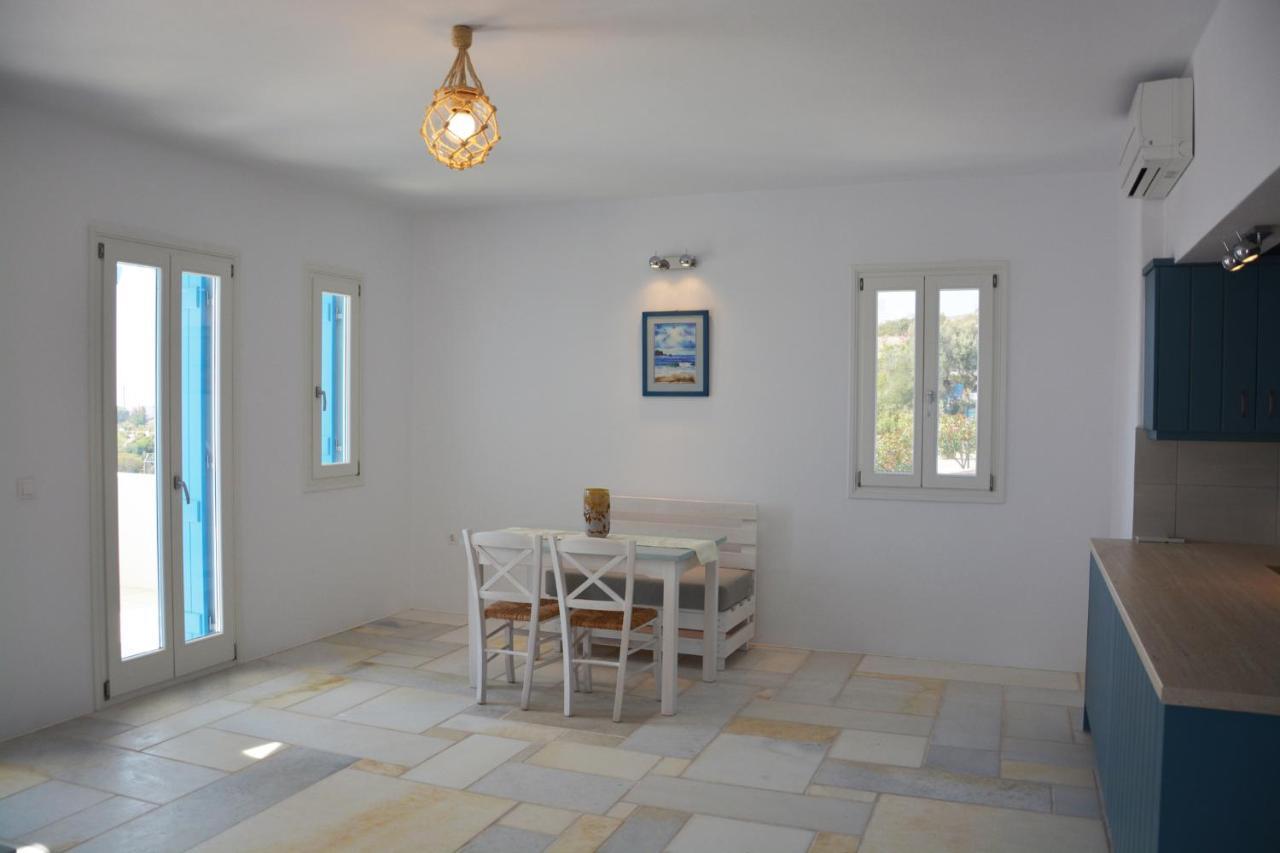 White Blue & * Parikia (Paros)