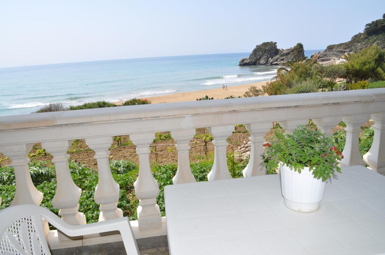 House Tolis -