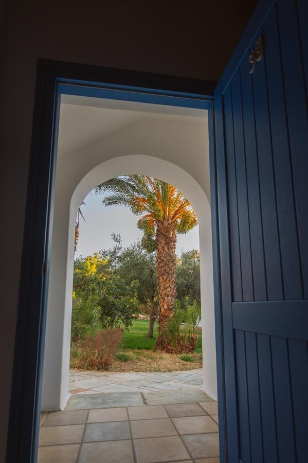 Far Out Village 3* Mylopotas