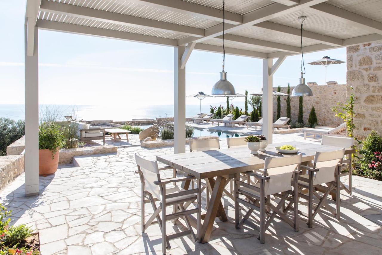 Villa Amani Living