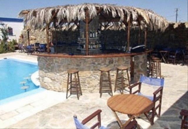 Amfitrion Aparthotel Vari (Syros)
