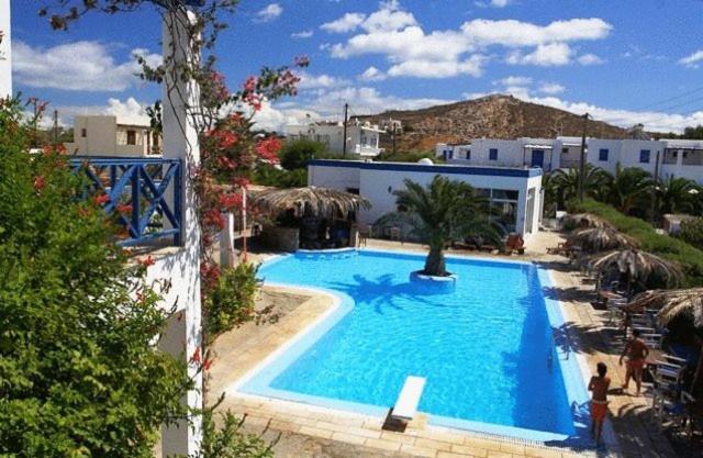 Aparthotel Amfitrion Vari (Syros)
