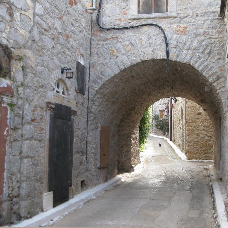 Traditional Ianthe Hotel