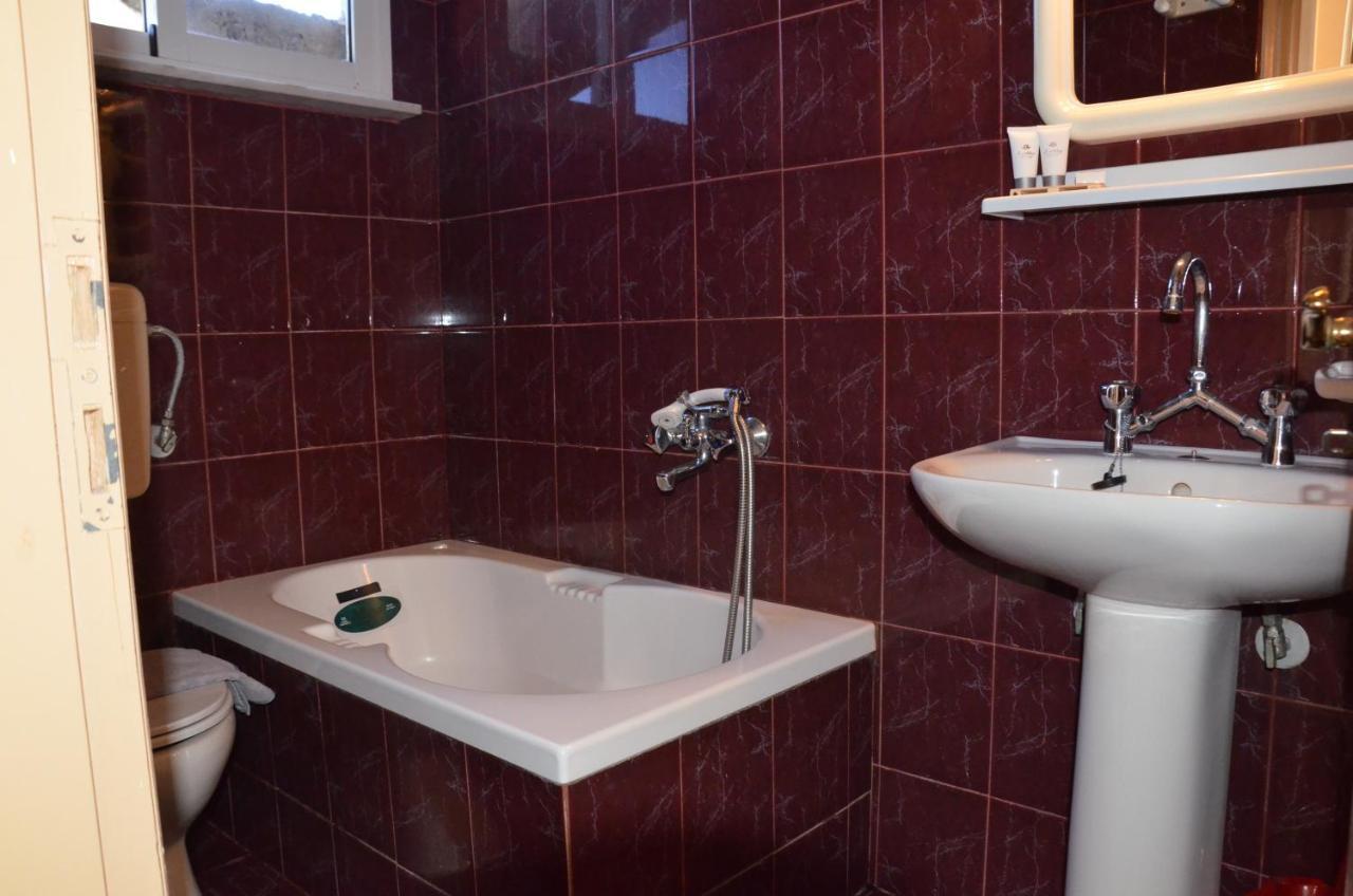 Aparthotel Petros