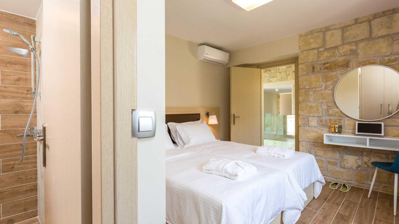 Emilia I Luxury, Amazing Seaview, Next To The Town *