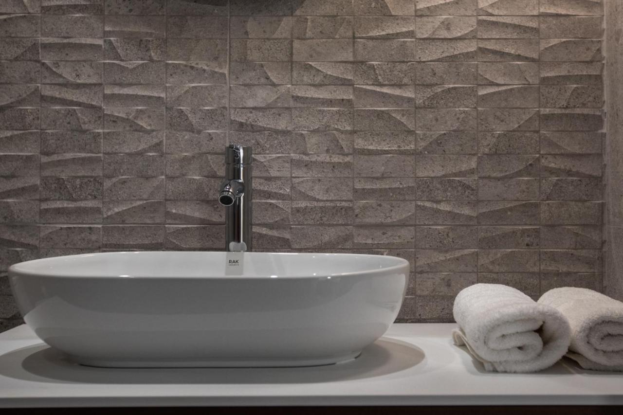 Anemelia Luxury