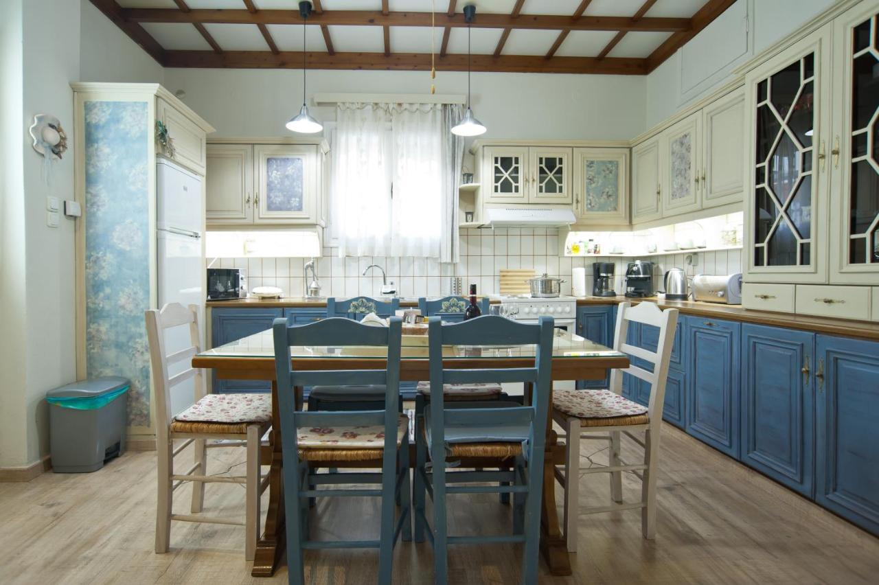 Luxury Seafront House Nearby Delphi Kirra