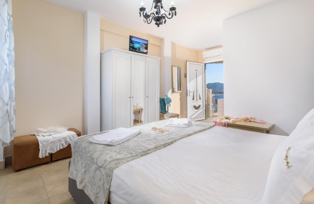 Maistrali 2 Bed & Breakfast Sarti